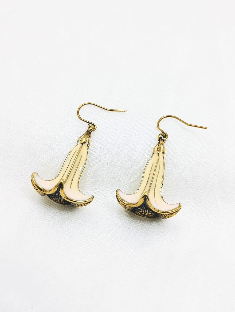 Jewelmint Cream & Gold Trumpet Flower Hanging Earrings